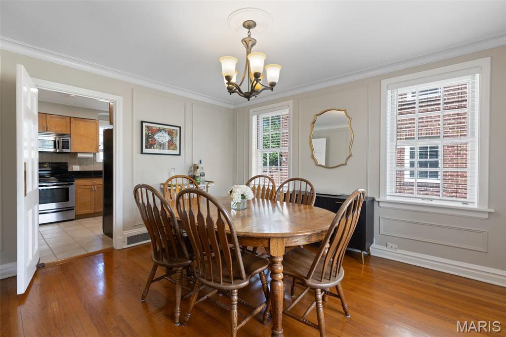 7487 Shaftesbury Avenue