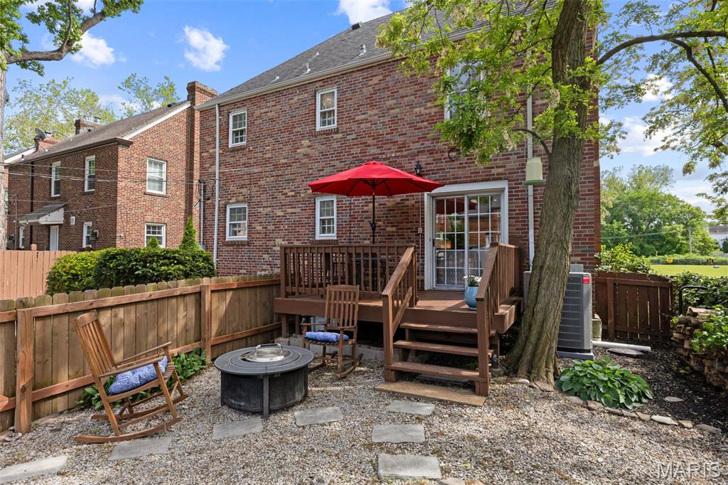 7487 Shaftesbury Avenue