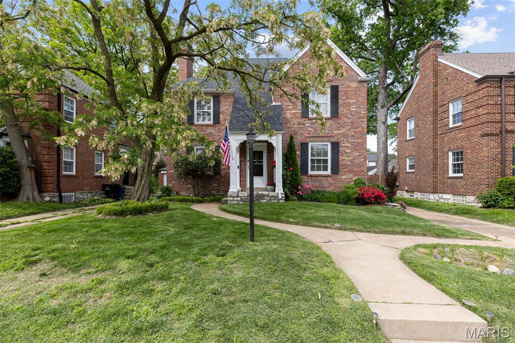 7487 Shaftesbury Avenue