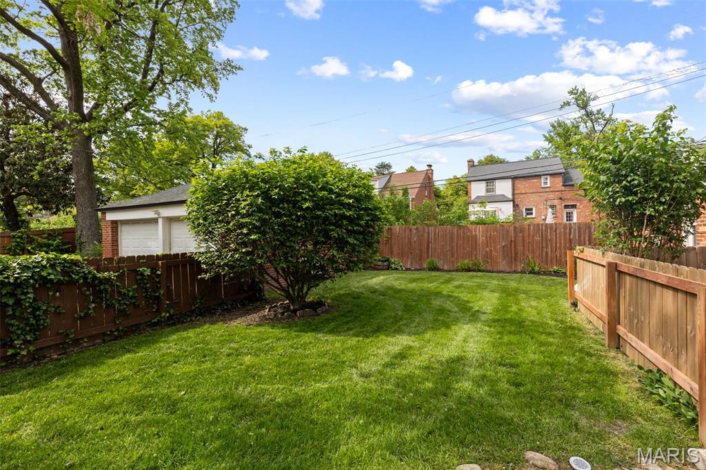 7487 Shaftesbury Avenue