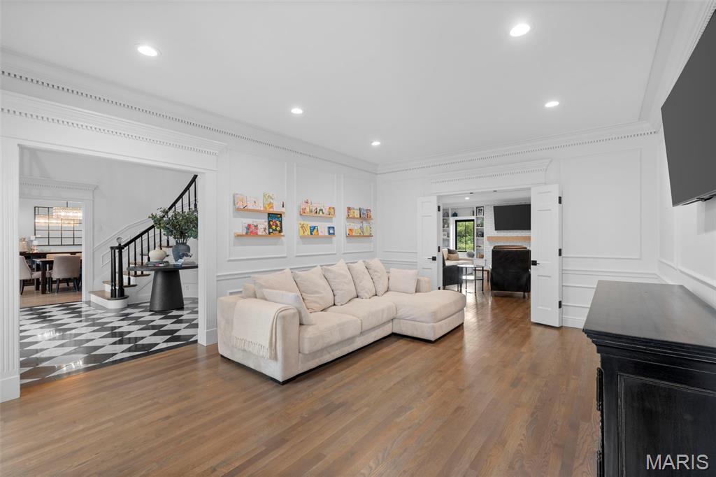 436 Tregaron Place