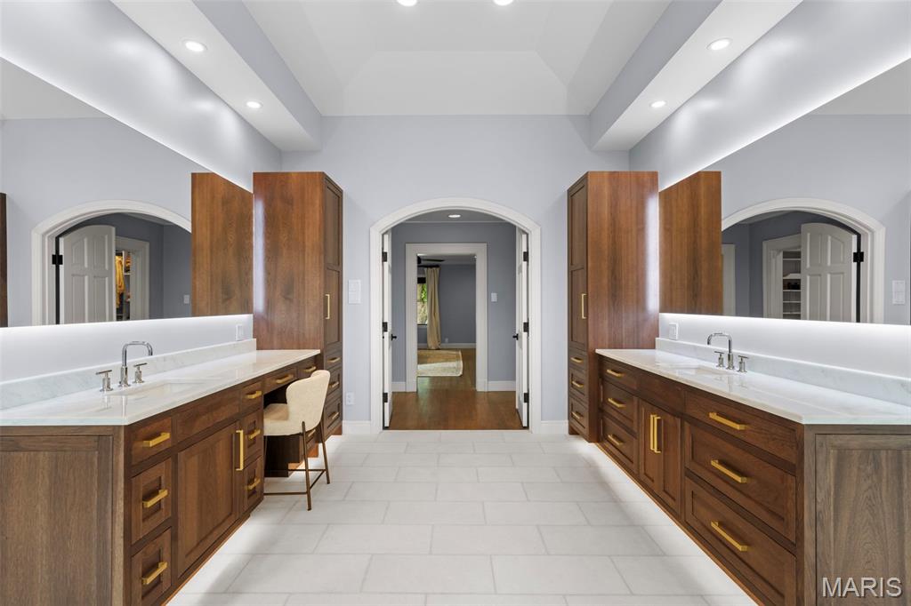 436 Tregaron Place