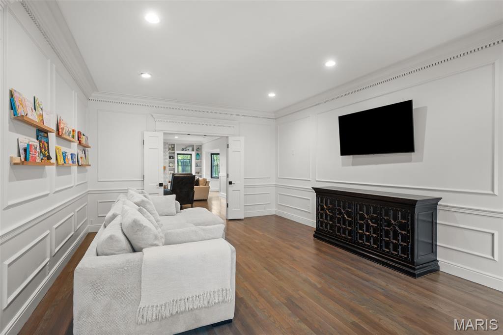 436 Tregaron Place