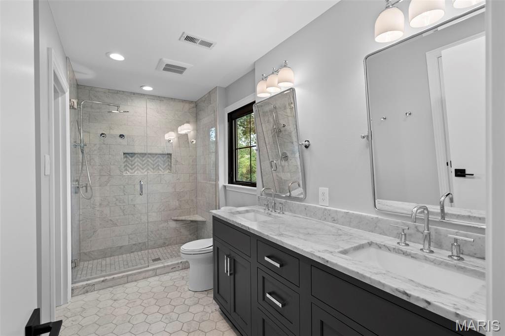 436 Tregaron Place