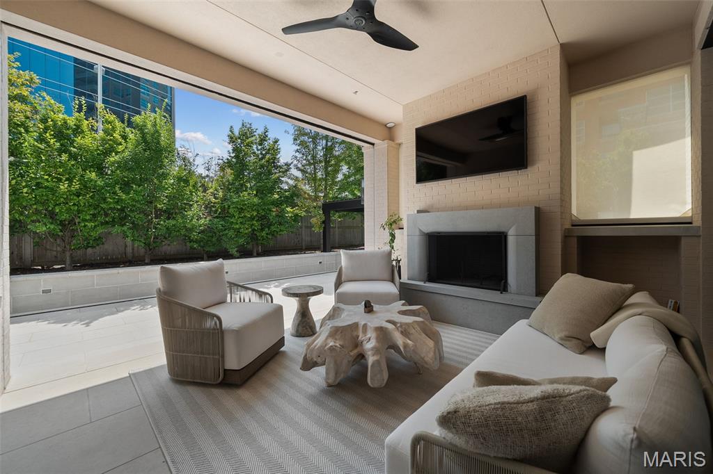 132 N Brentwood Boulevard