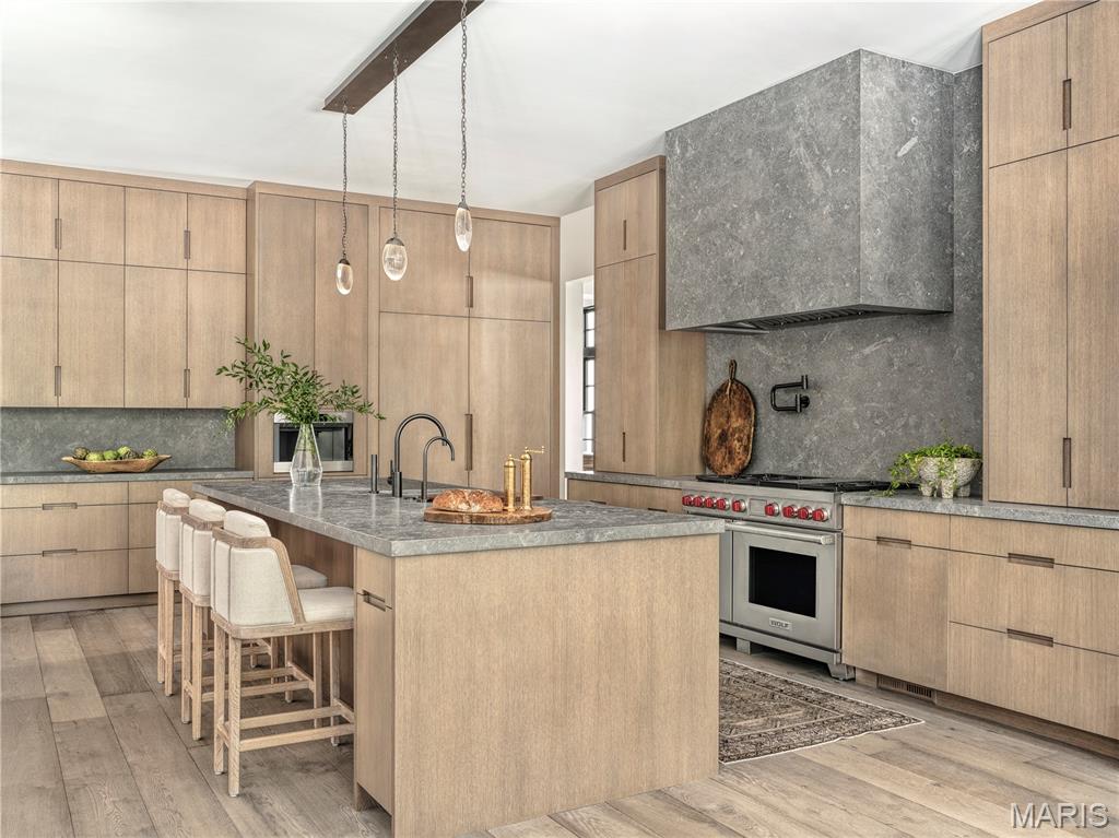 132 N Brentwood Boulevard