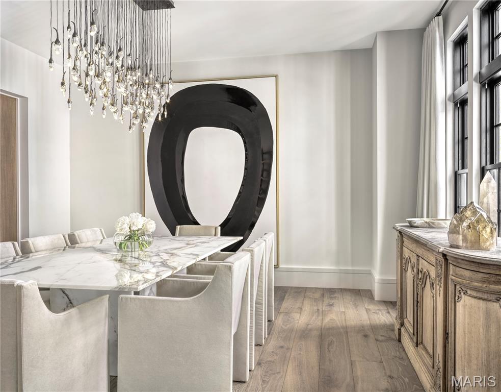 132 N Brentwood Boulevard