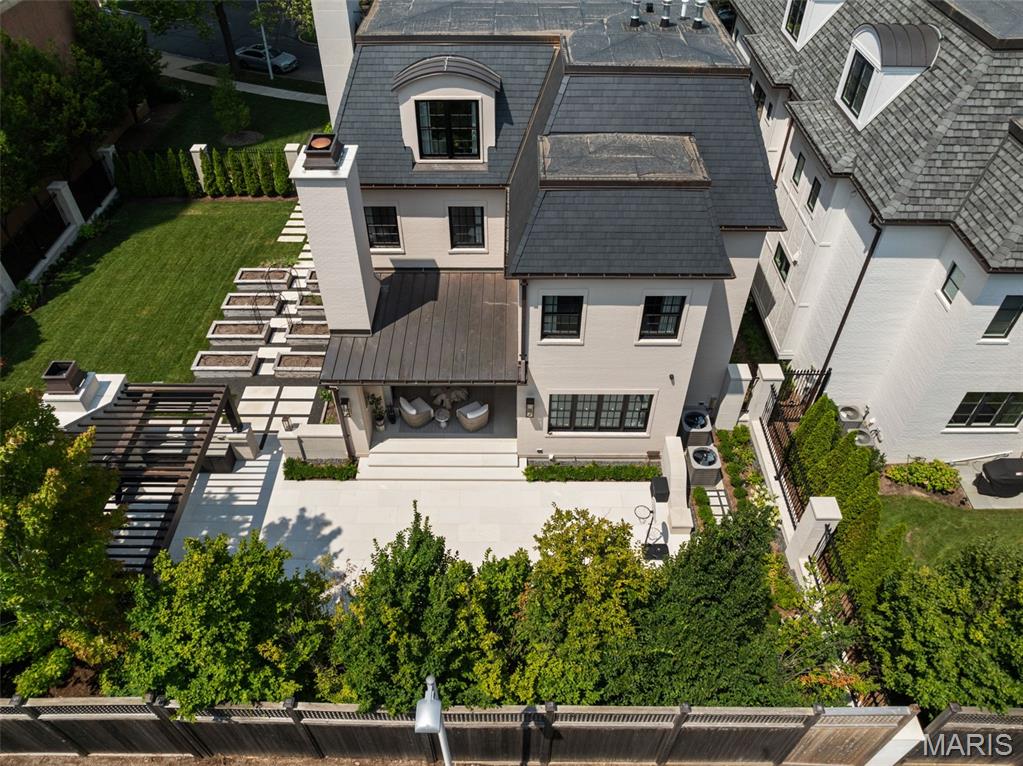 132 N Brentwood Boulevard