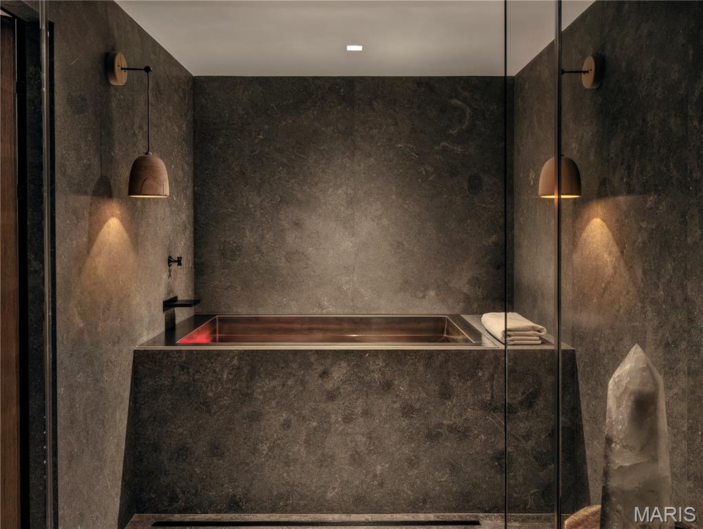 132 N Brentwood Boulevard