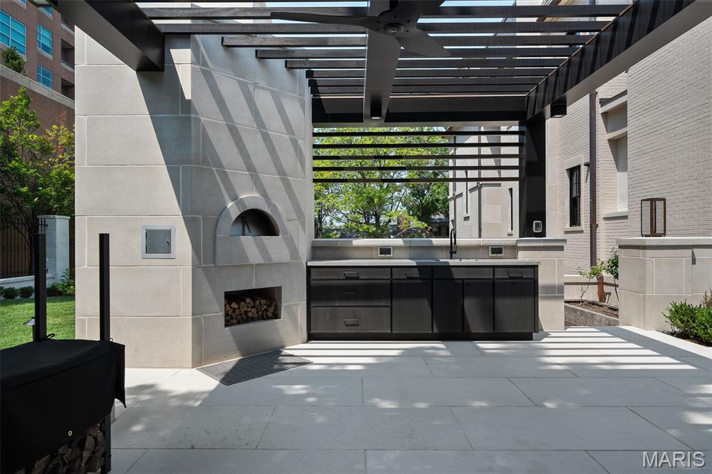 132 N Brentwood Boulevard