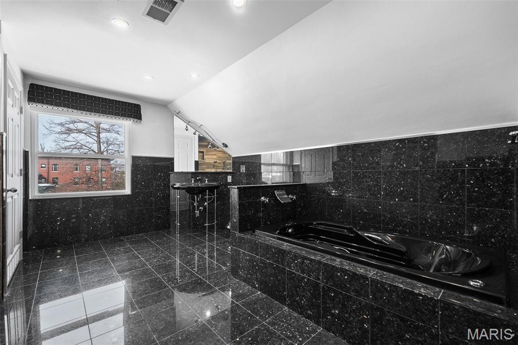 5257 Lindell Boulevard