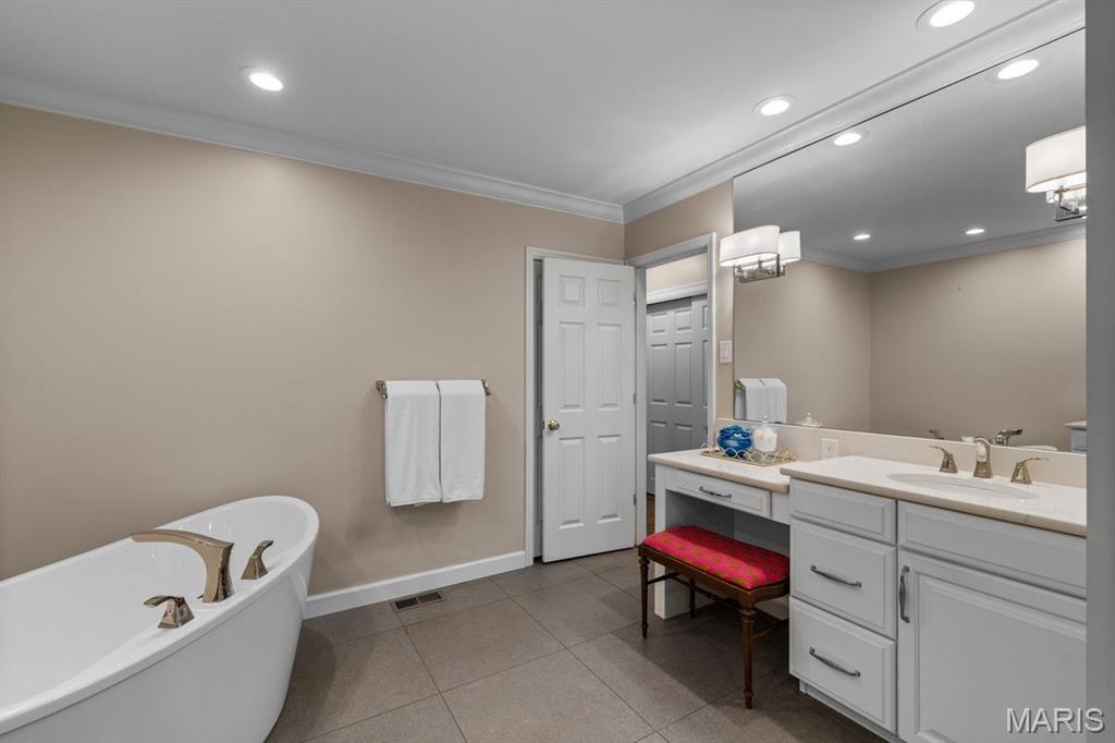 1691 Frontenac Woods Lane