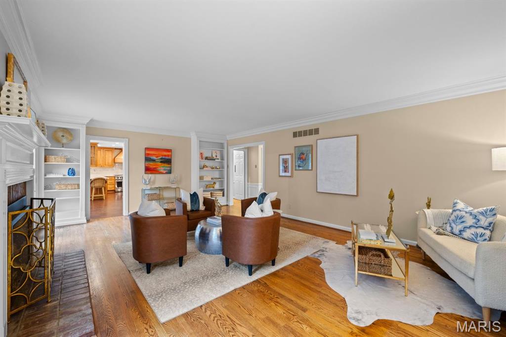 1691 Frontenac Woods Lane