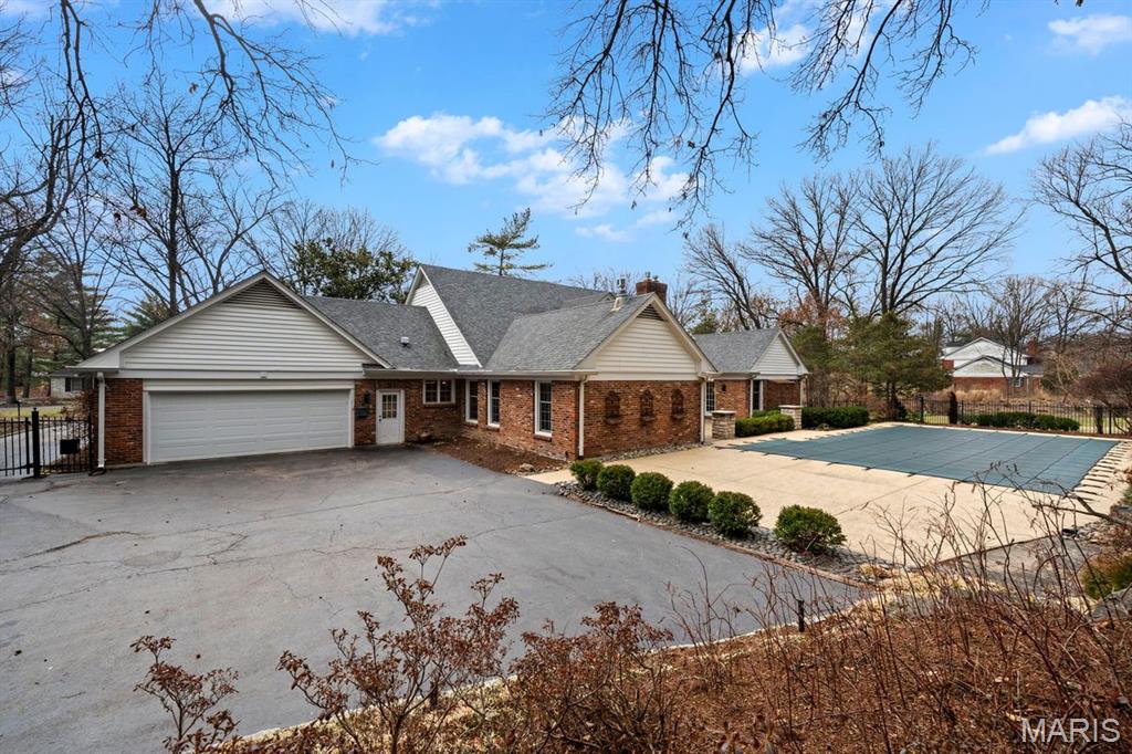 1691 Frontenac Woods Lane