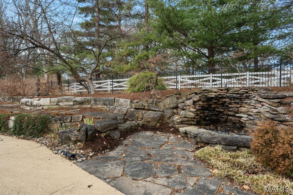 1691 Frontenac Woods Lane