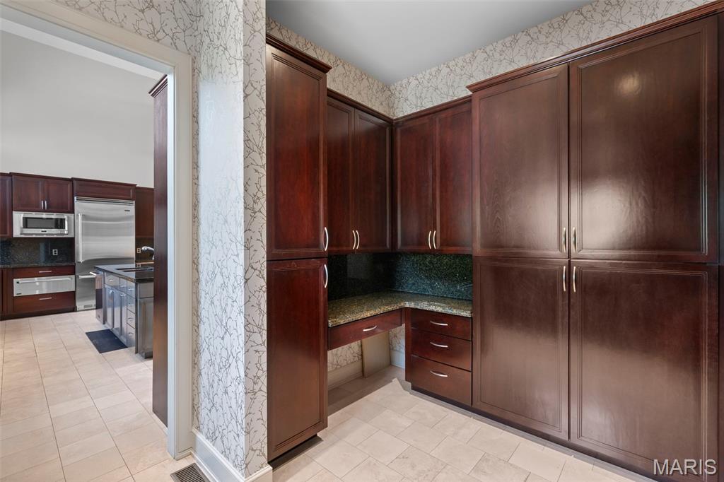 17 Bridle Ridge Lane