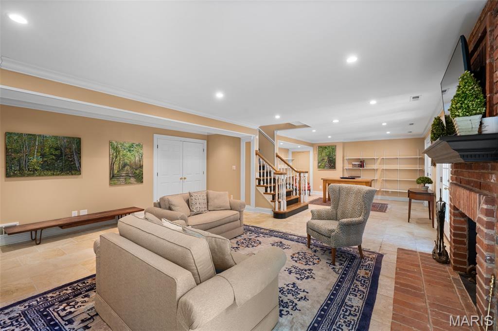 166 N Central Avenue