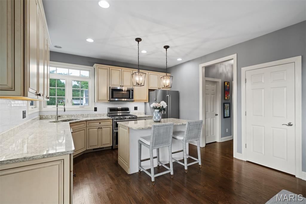 2159 Oak Drive