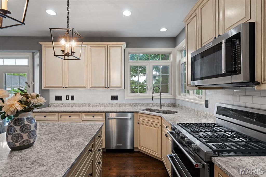 2159 Oak Drive