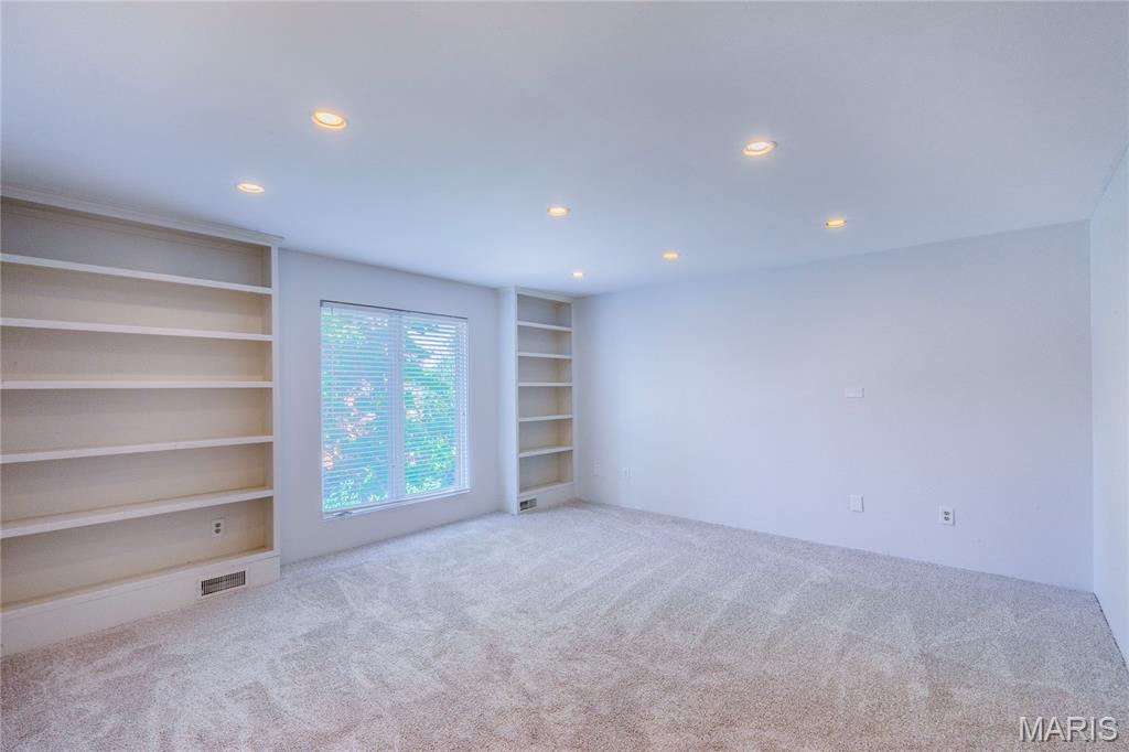7718 Walinca Terrace