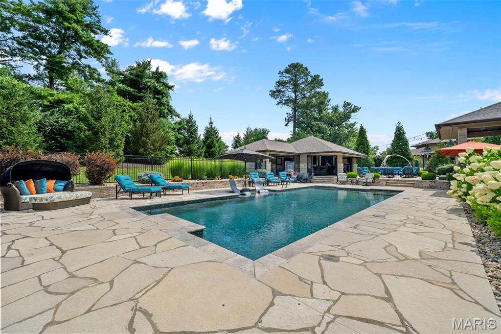 10 Sackston Woods Lane