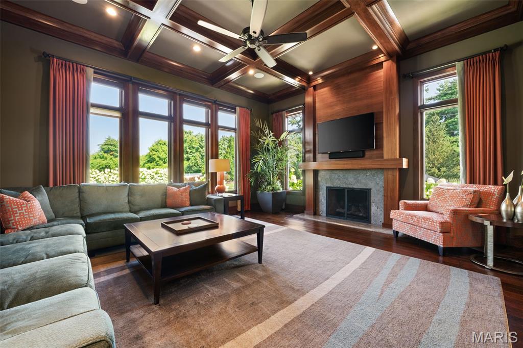 10 Sackston Woods Lane