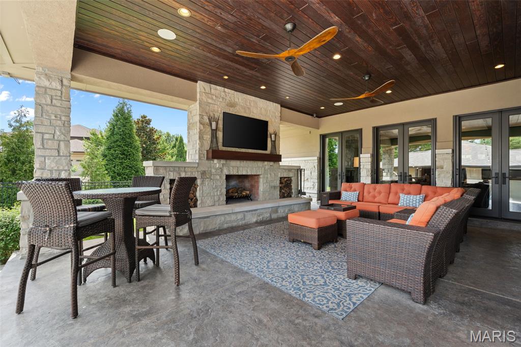 10 Sackston Woods Lane