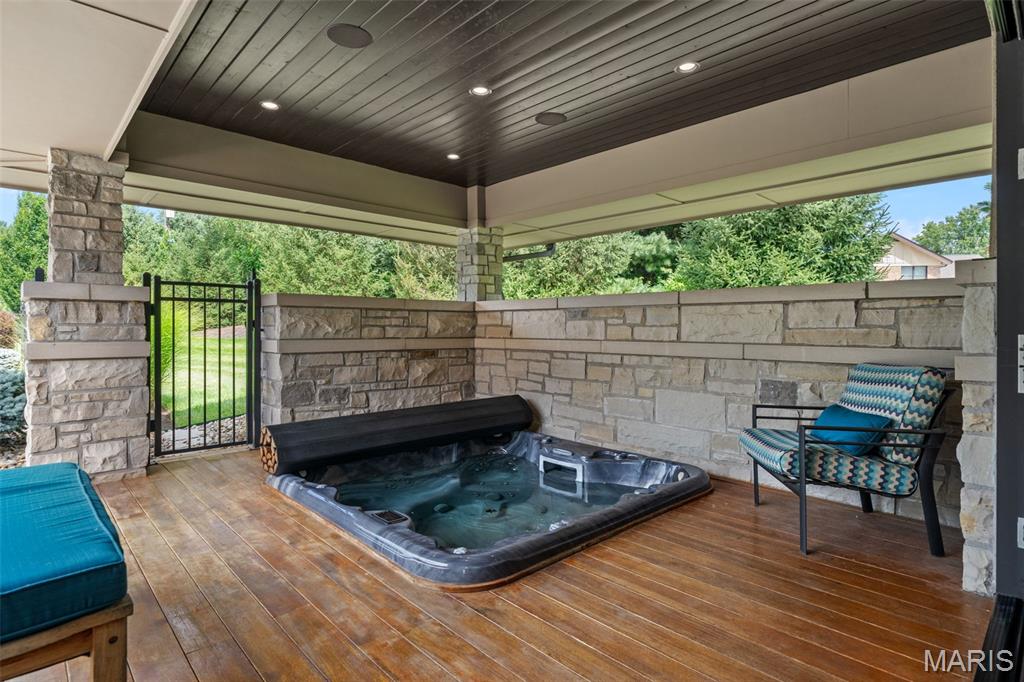 10 Sackston Woods Lane