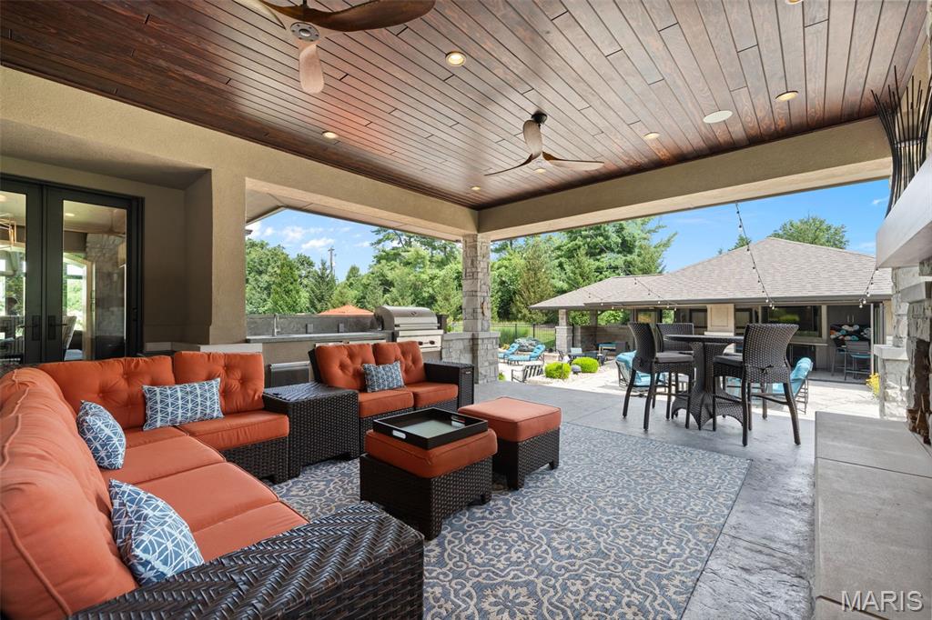 10 Sackston Woods Lane