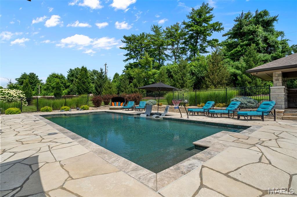 10 Sackston Woods Lane
