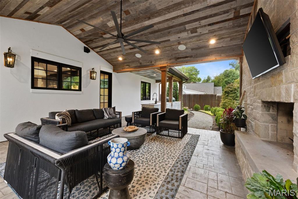 1353 Green Tree Lane