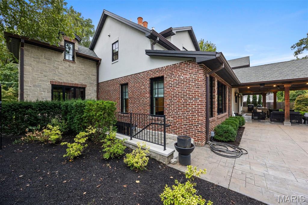 1353 Green Tree Lane