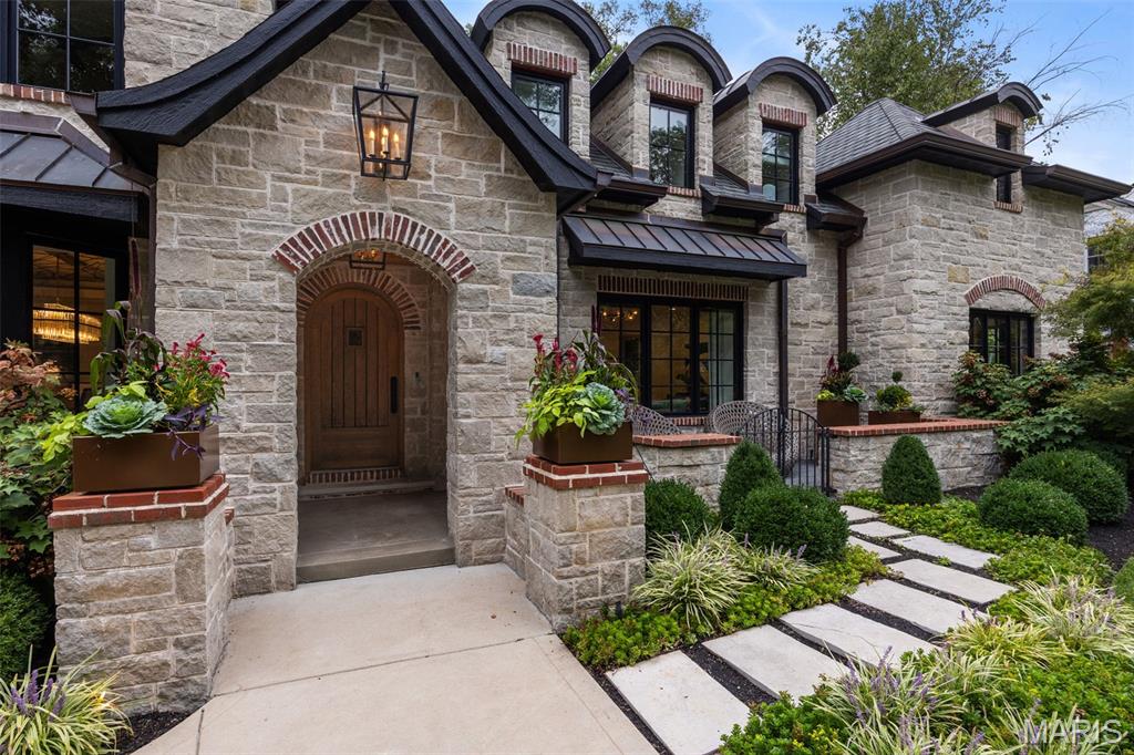 1353 Green Tree Lane