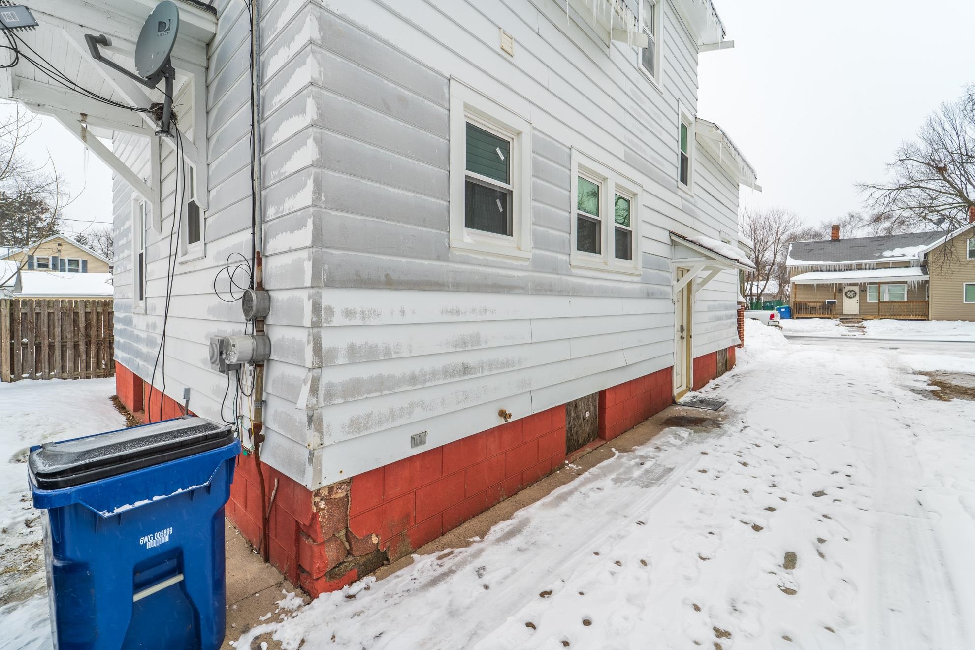 711 CHICAGO AVENUE