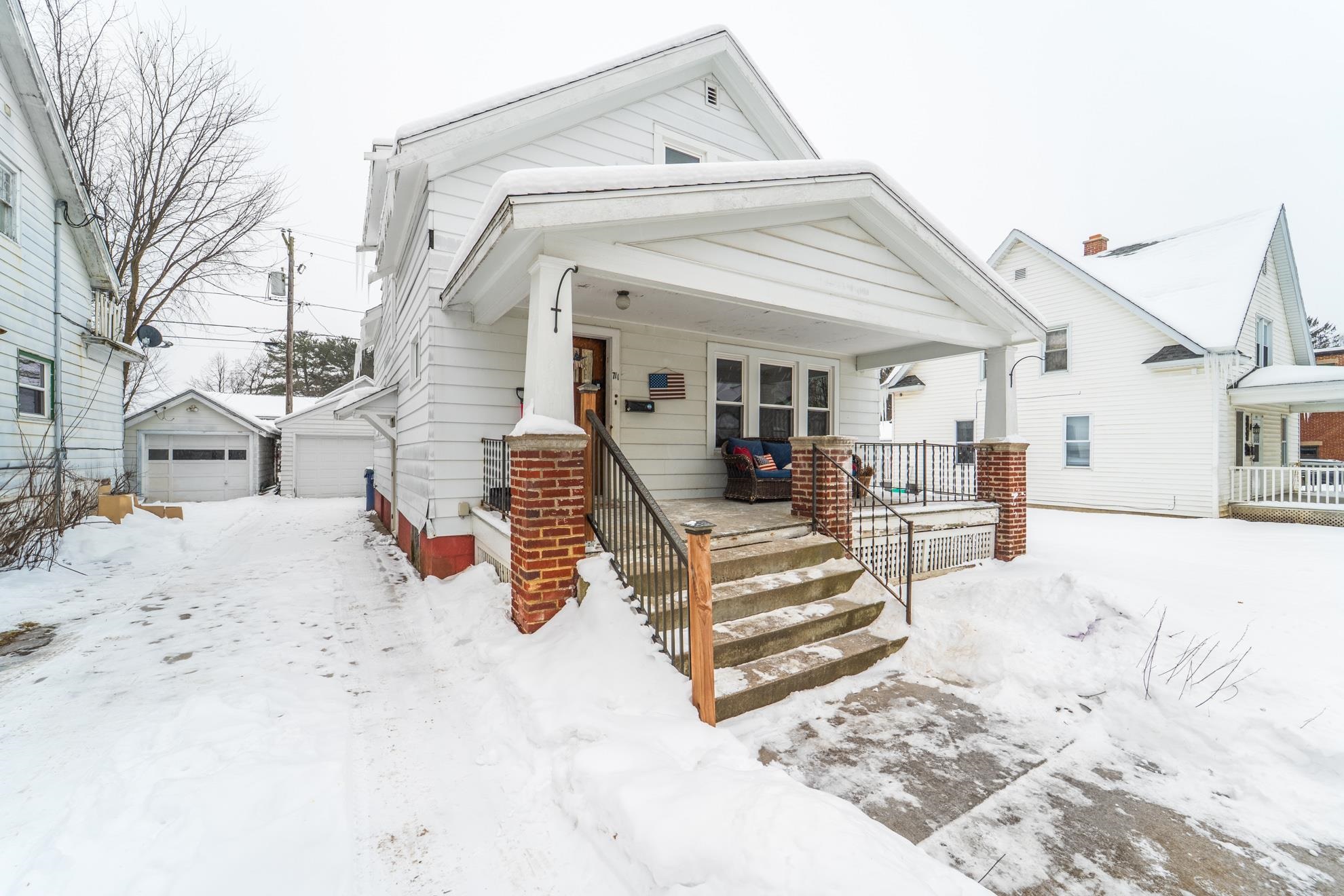 711 CHICAGO AVENUE