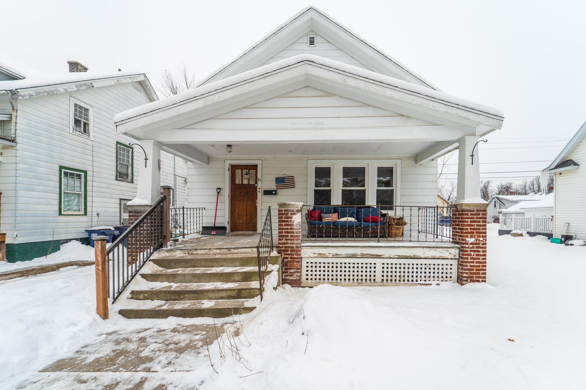 711 CHICAGO AVENUE