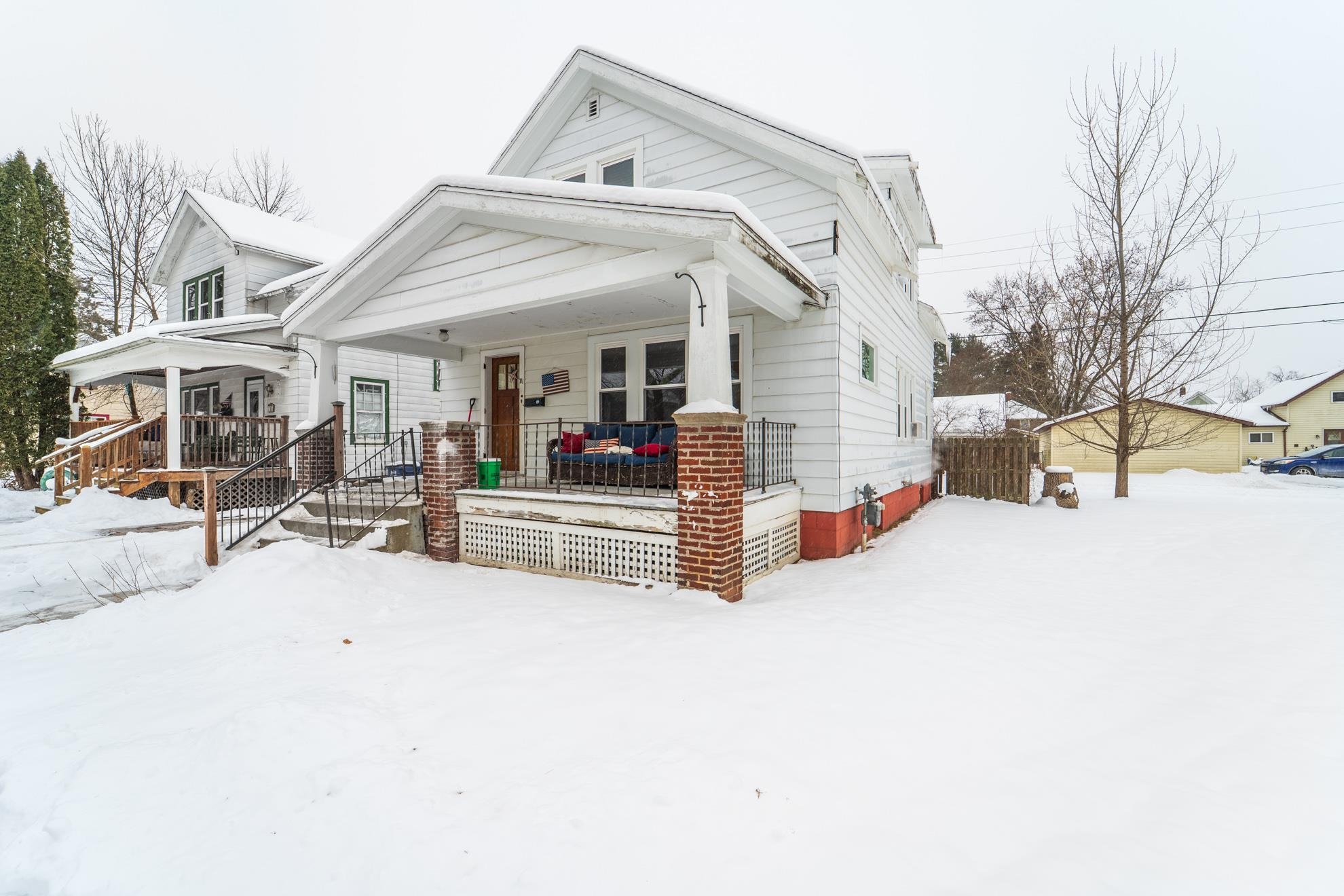 711 CHICAGO AVENUE