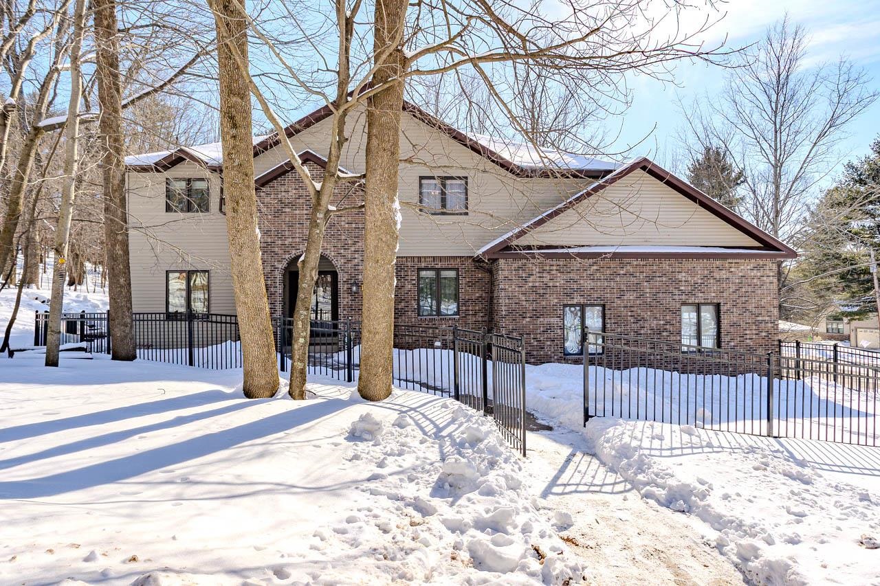 1401 WOODLAND RIDGE ROAD