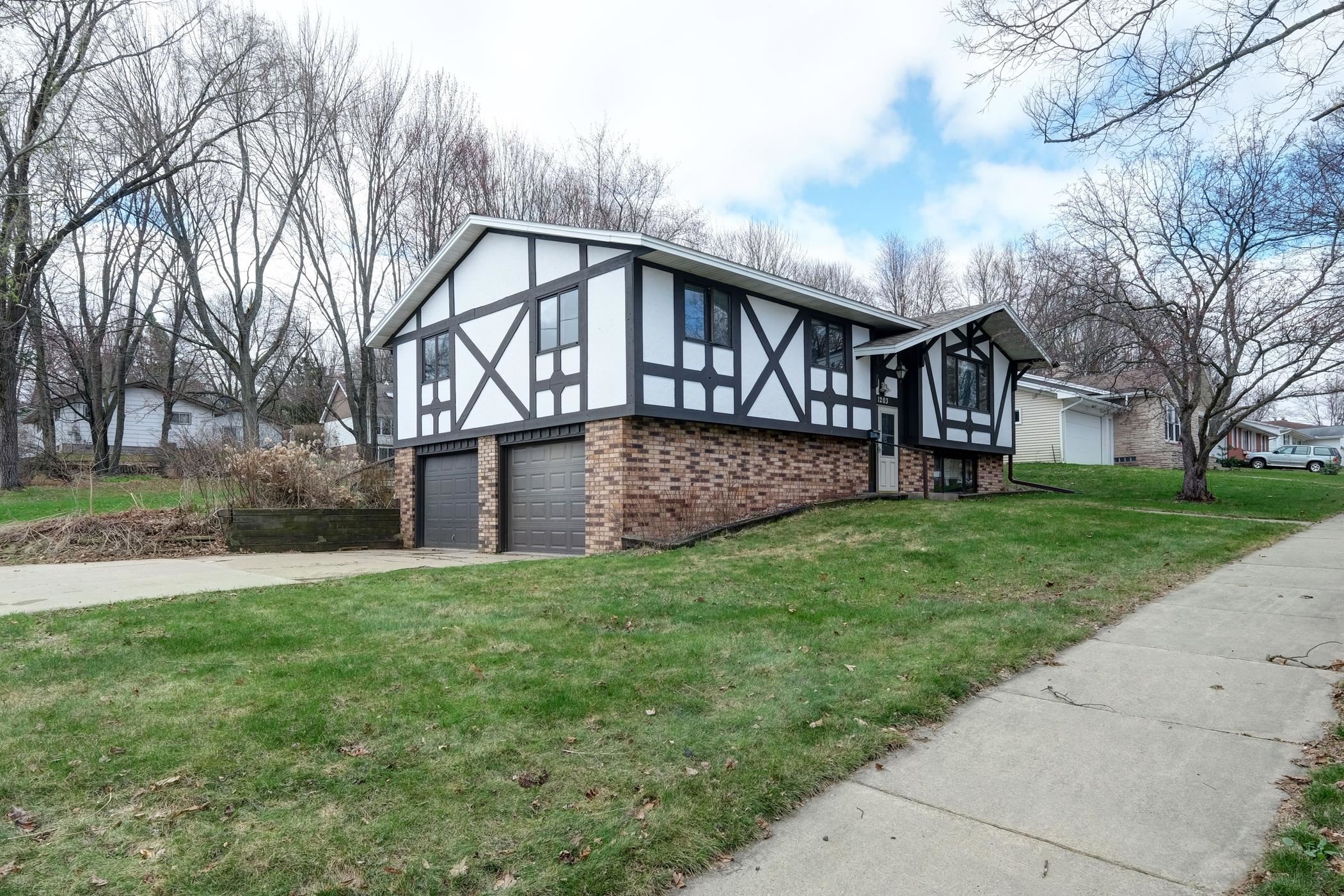1203 HOLUB STREET