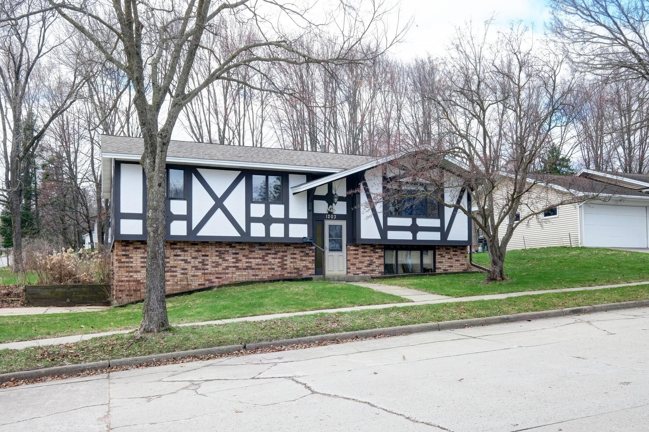 1203 HOLUB STREET