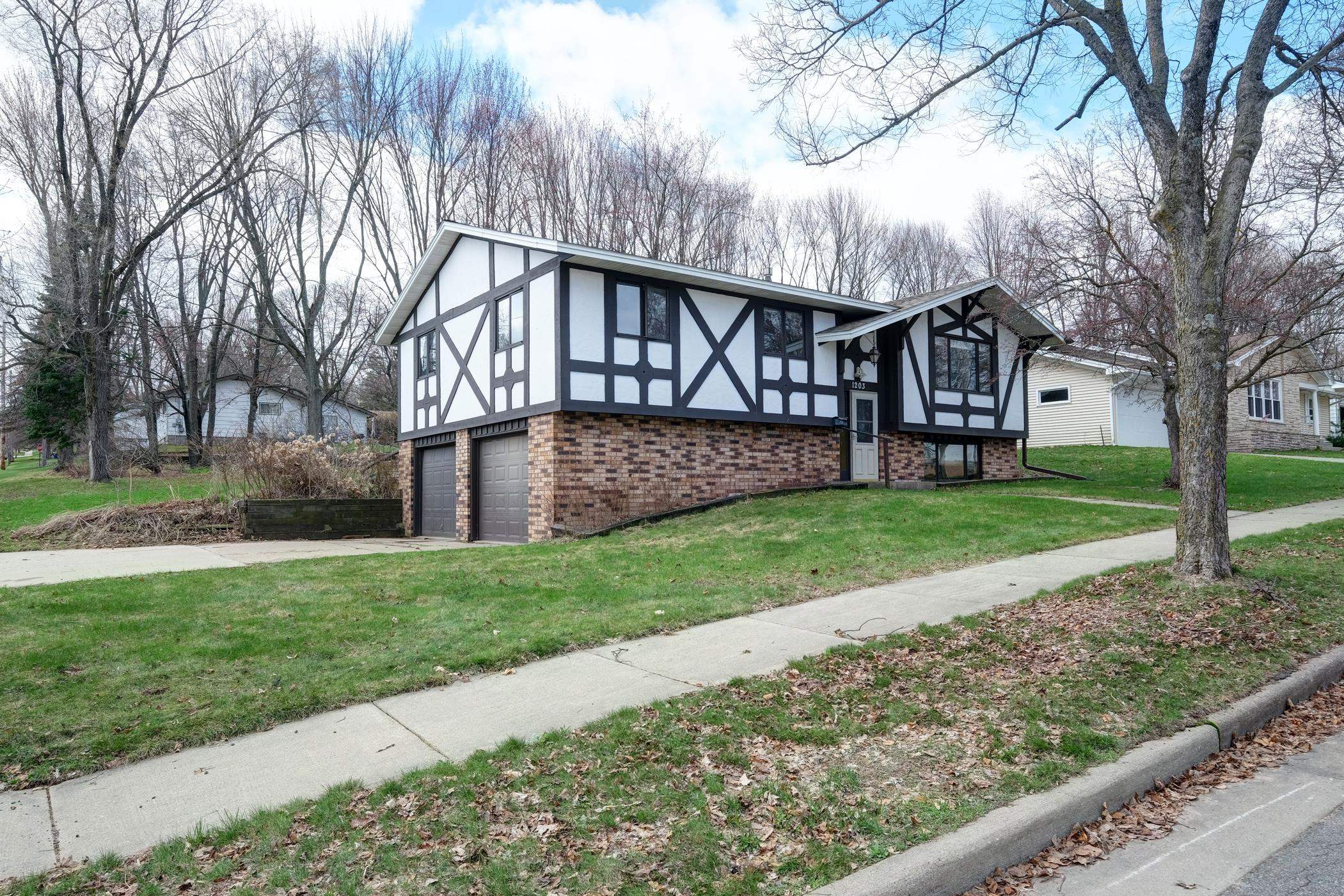 1203 HOLUB STREET
