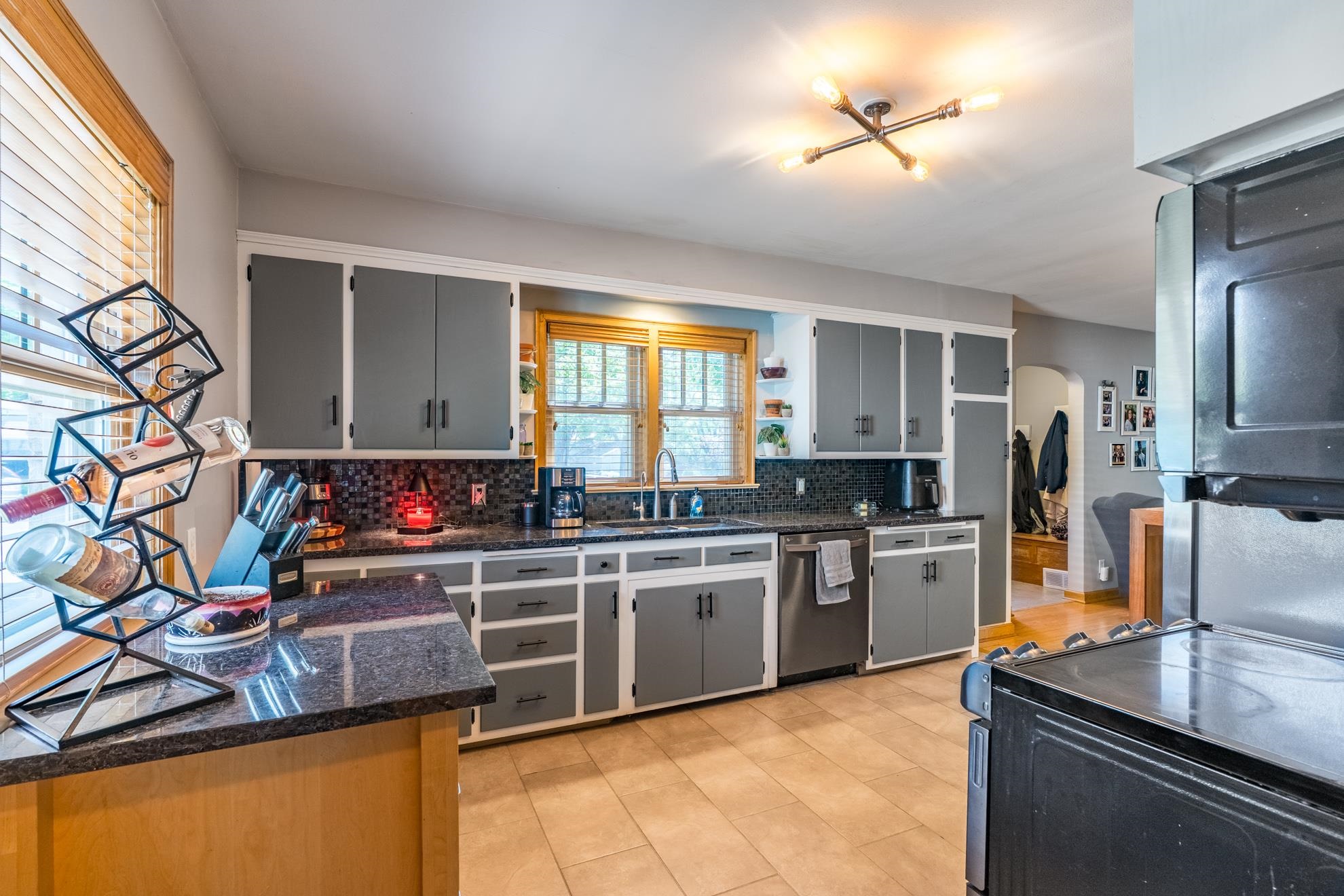 422 N 7TH AVENUE
