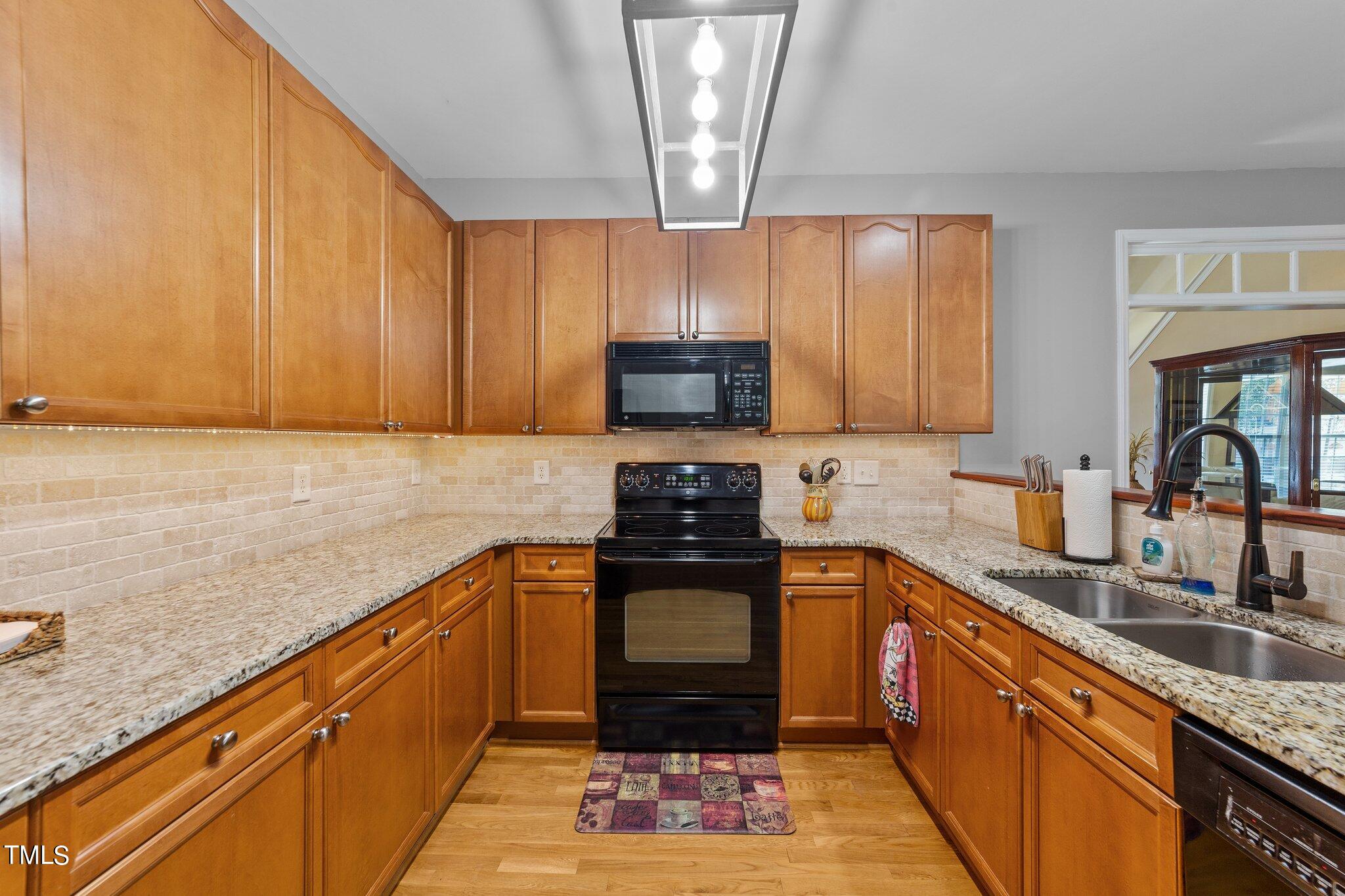 313 Tarragon Trail