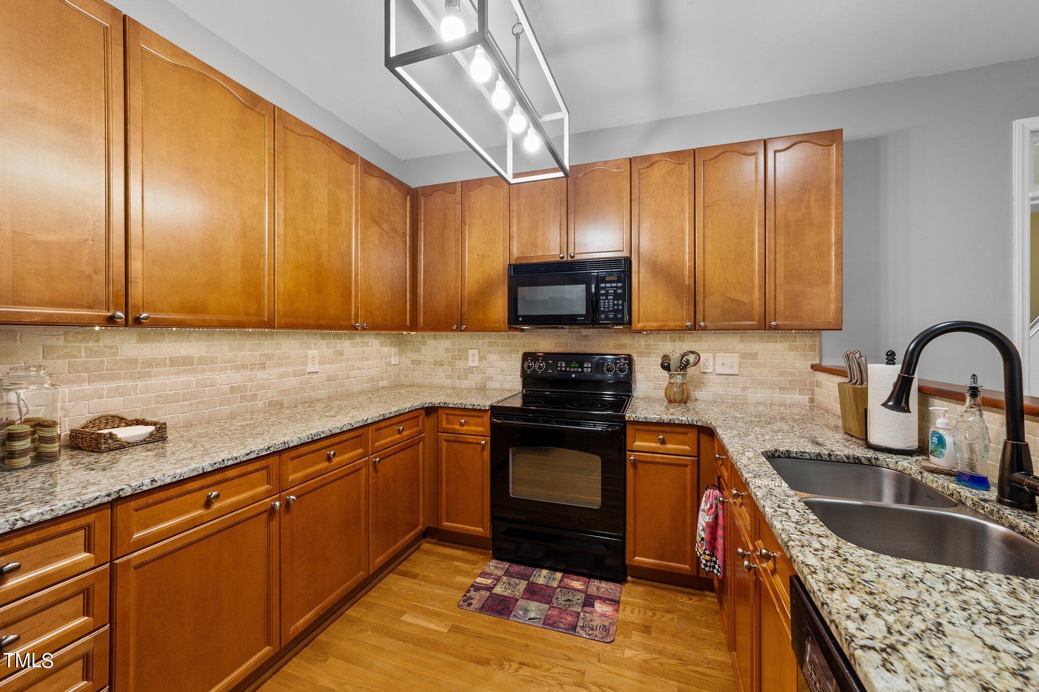 313 Tarragon Trail