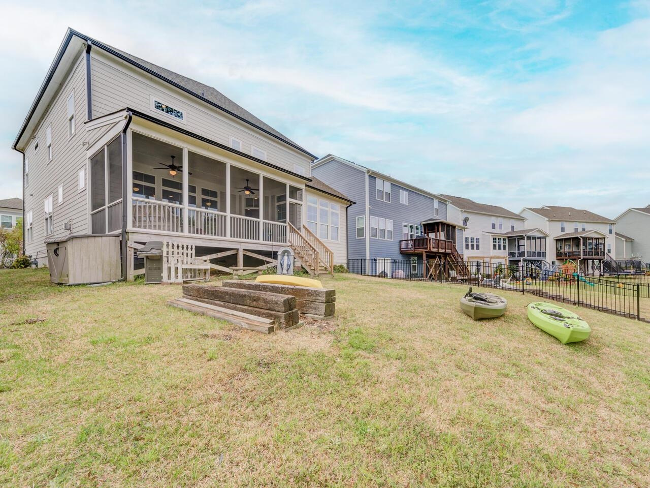 605 Lake Holding Street