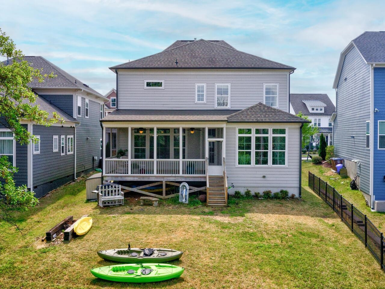 605 Lake Holding Street
