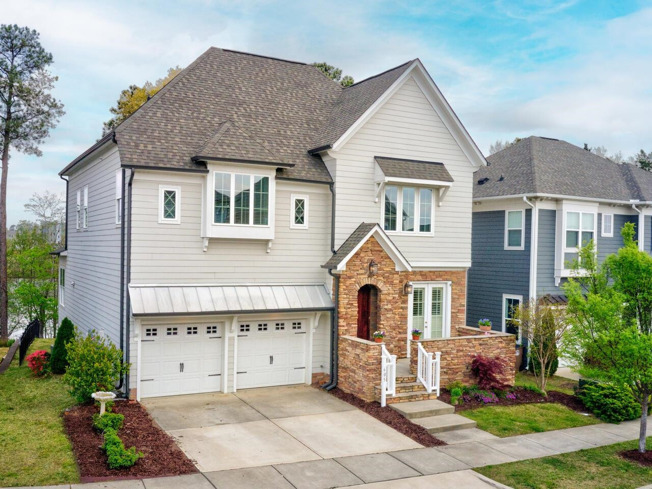 605 Lake Holding Street