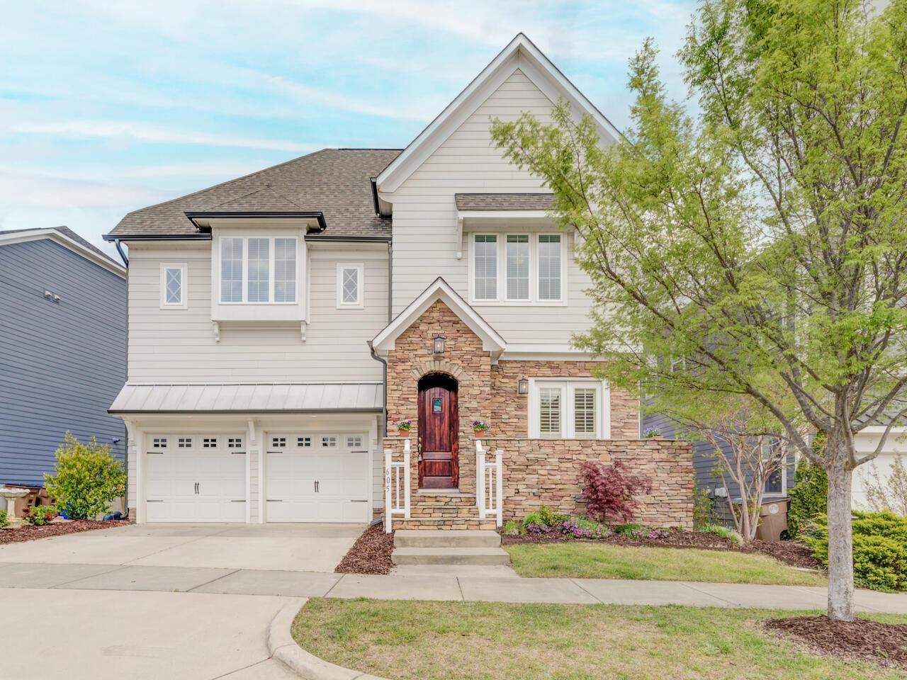 605 Lake Holding Street
