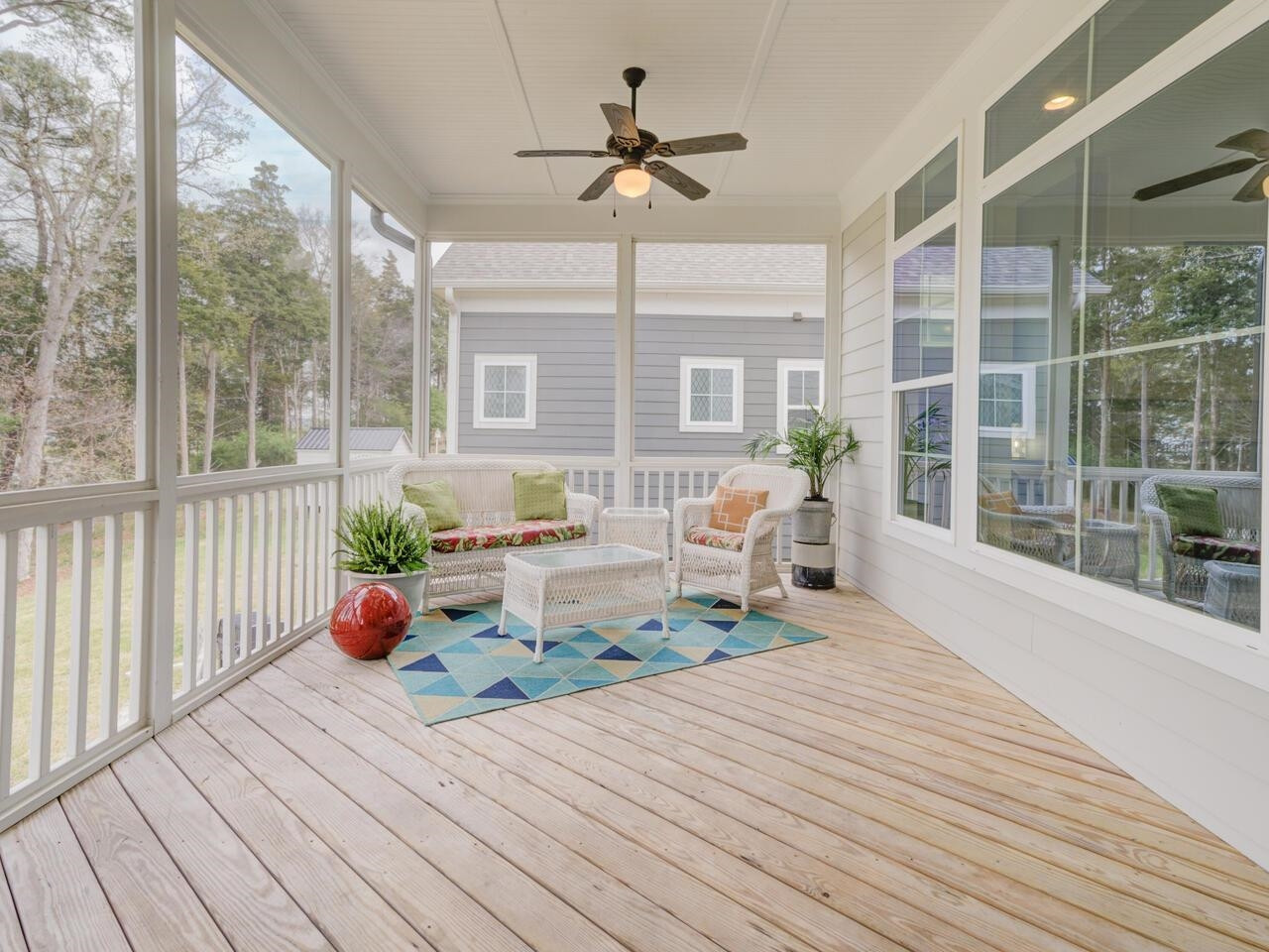 605 Lake Holding Street