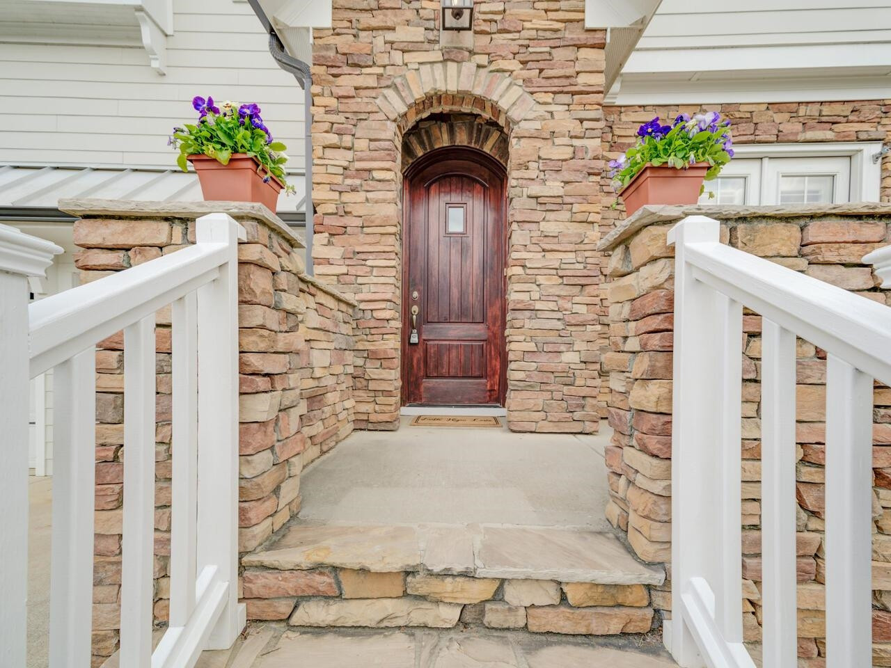 605 Lake Holding Street